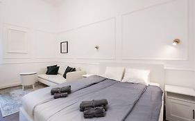 Stylish Apartment In The City Center